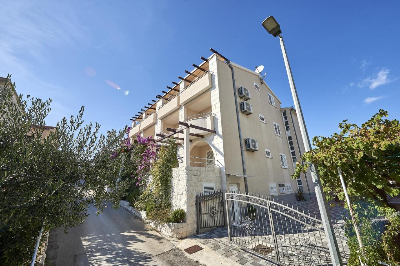 Apartments With A Parking Space Mavarstica, Ciovo - 17803 Трогир Экстерьер фото