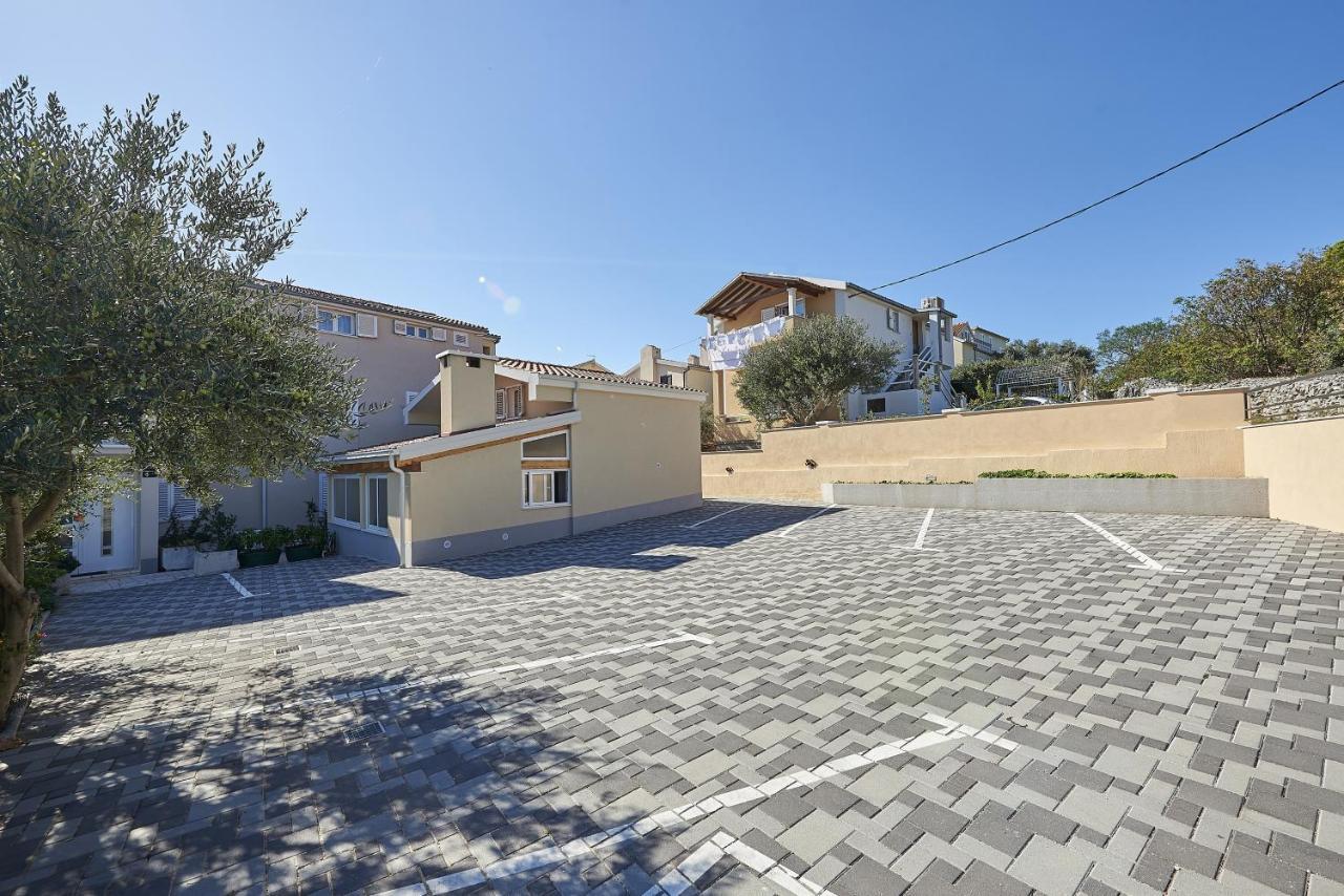 Apartments With A Parking Space Mavarstica, Ciovo - 17803 Трогир Экстерьер фото