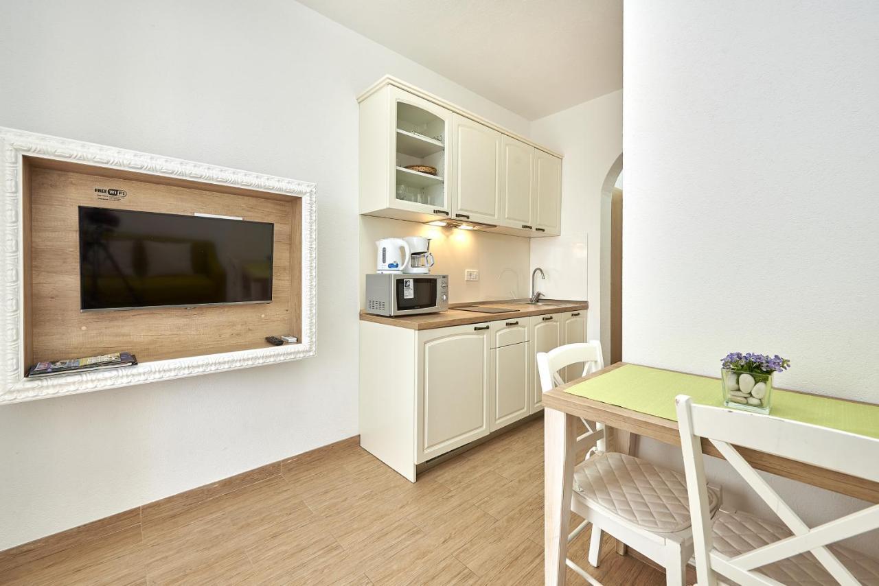Apartments With A Parking Space Mavarstica, Ciovo - 17803 Трогир Экстерьер фото