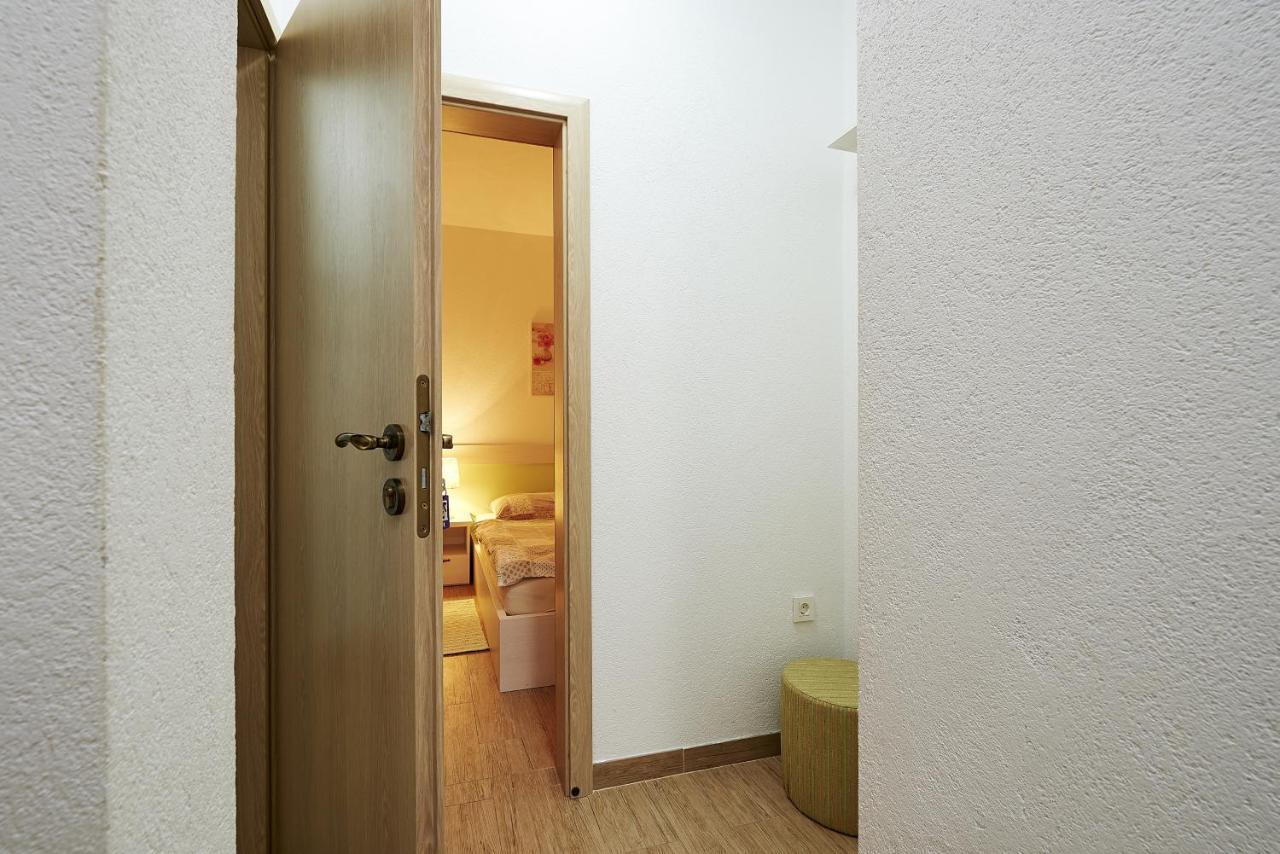 Apartments With A Parking Space Mavarstica, Ciovo - 17803 Трогир Экстерьер фото