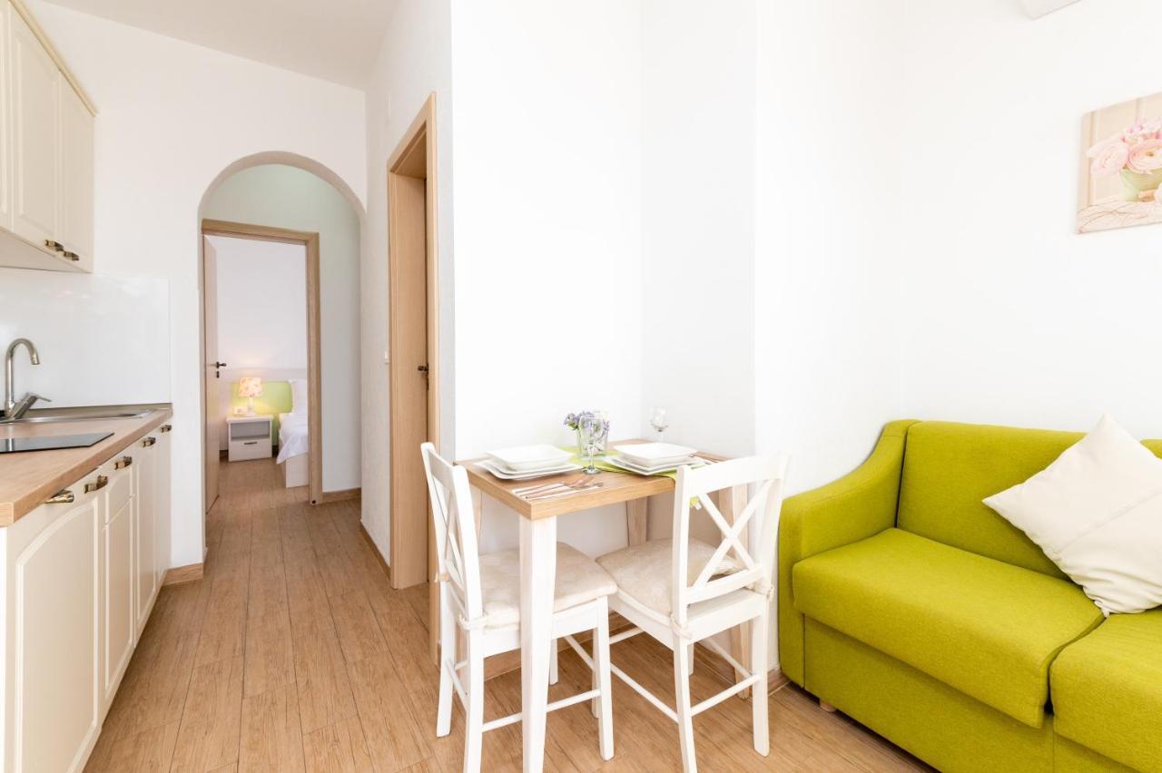Apartments With A Parking Space Mavarstica, Ciovo - 17803 Трогир Экстерьер фото