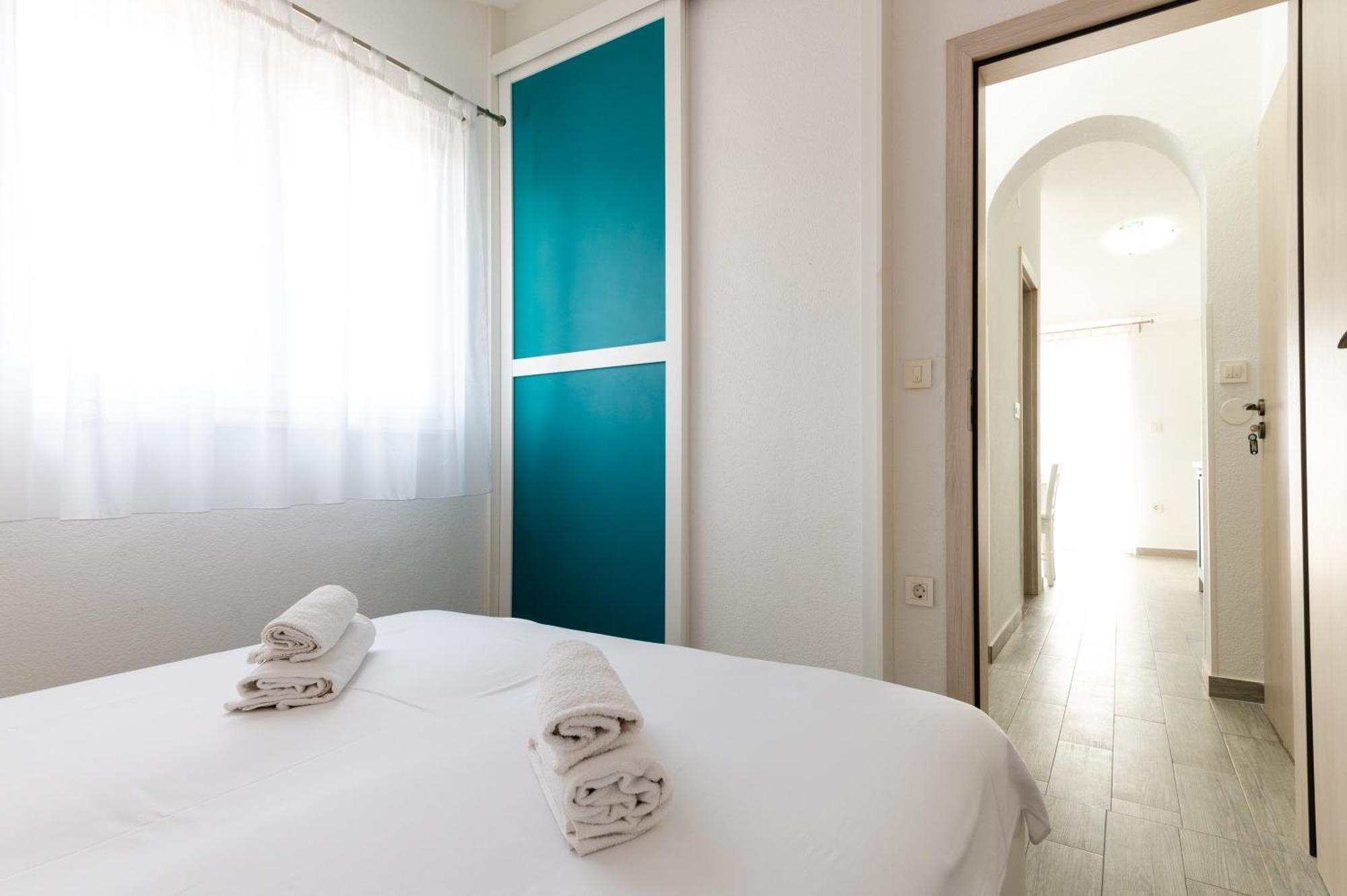 Apartments With A Parking Space Mavarstica, Ciovo - 17803 Трогир Номер фото